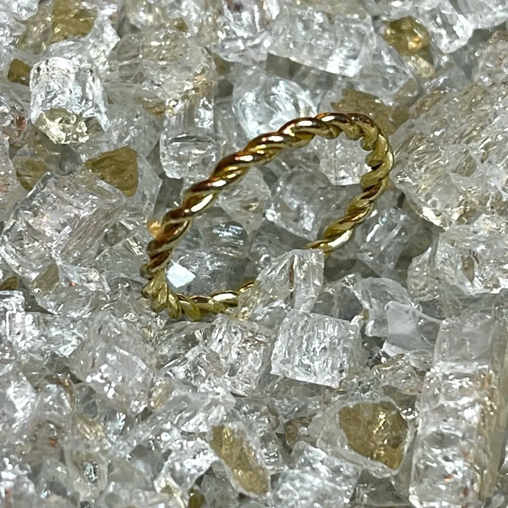 Delicate & Dainty Braided Gold Tone Band Ring Size‎ 6 3/4